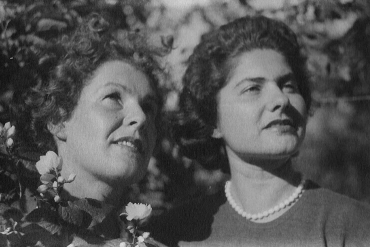 1957. Janina Komierowska (z prawej) z siostrą, Ireną Zumbach.