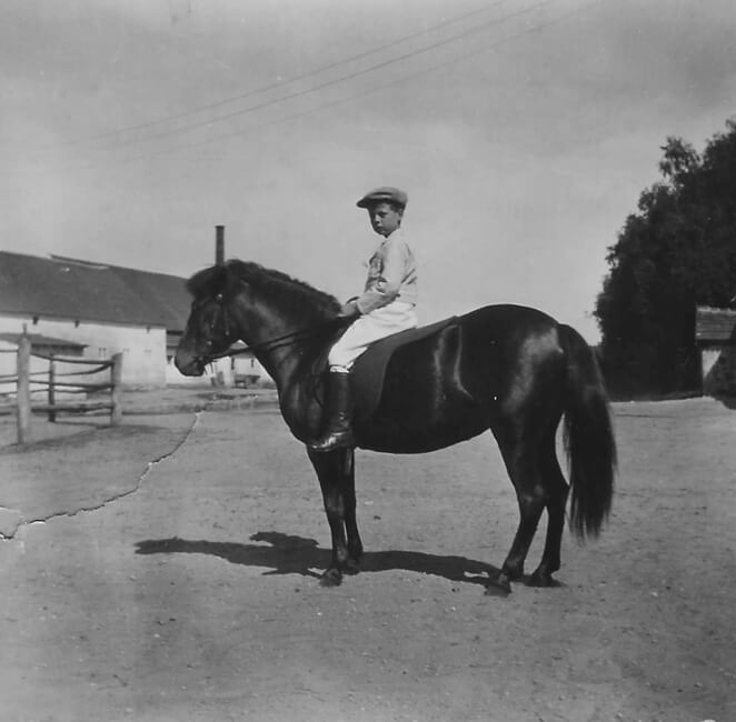 Lata 30. XX w. Andrzej Komierowski na swoim kucu.