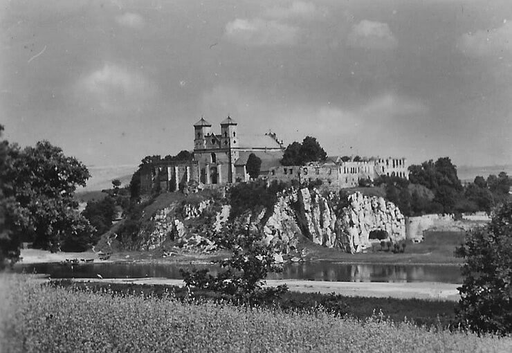 Prawdopodobnie lata 40. XX w. Klasztor w Tyńcu, w którym w 1944 roku Andrzej Komierowski ukrywał się przez kilka tygodni.